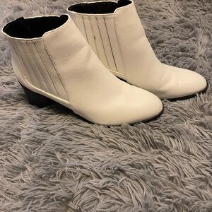 Qupid White Ankle Booties with Ribbed Detailing